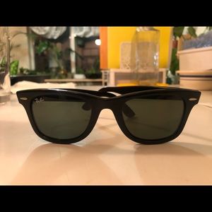 Ray-Ban Classic Wayfarer sunglasses (RB2140)